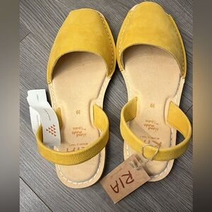 Ria Menorca Avarca Leather Sandals, Yellow, NWT, Size 39/US 8
